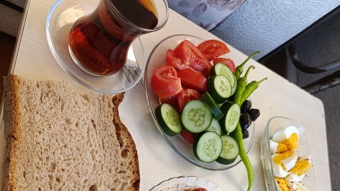 Tek başıma kahvaltı yapıyorum, bunun sorumlusu kim?