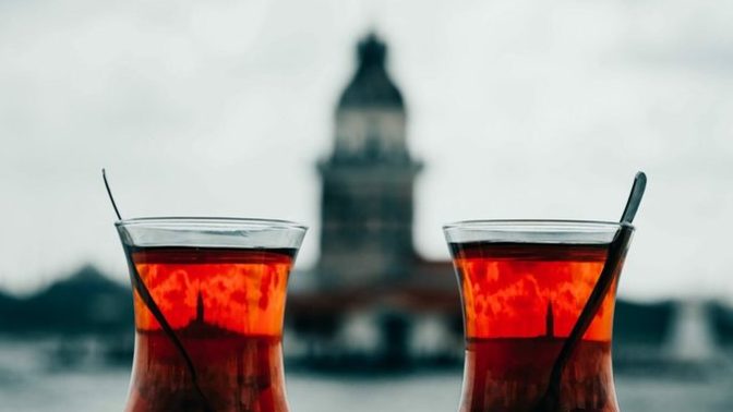 Çay İçmeyen Adama Güvenilmez mi?