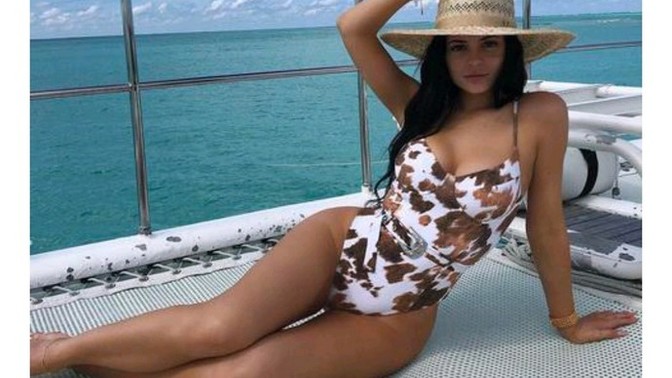 Yaz plajı için hangi sahil kıyafetini tercih etmeliyim?