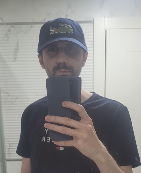 Ayna pozu tadında çirkinliğimle hangi şapkanın rengi daha hoşunuza gitti?