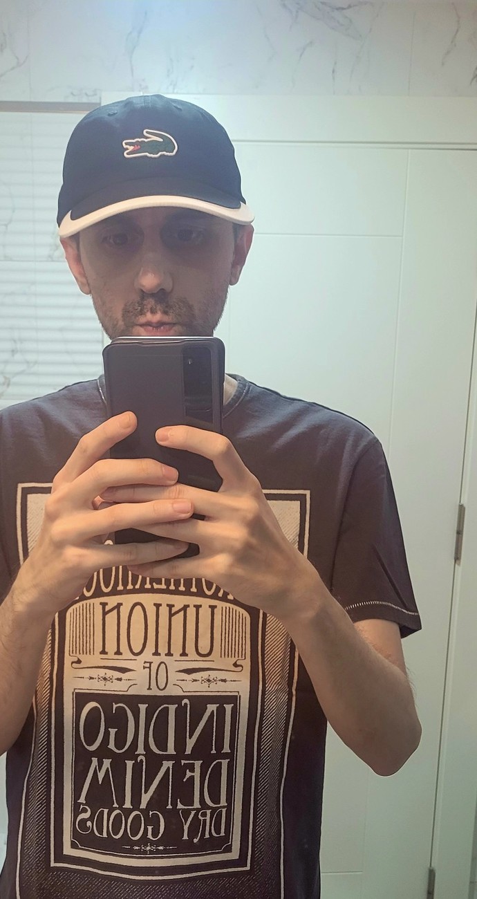 Ayna pozu tadında çirkinliğimle hangi şapkanın rengi daha hoşunuza gitti?