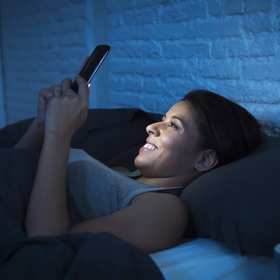 Gece geç saatlerde mesaj atan erkeğin aklında cinsellik mi vardır?