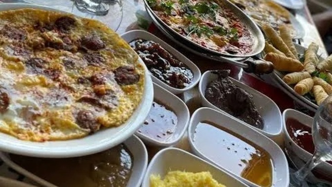 KızlarSoruyor da kiminle kahvaltı yapmak ister siniz?