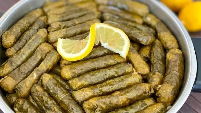 Yaprak sarmanın ekşi olanı mı güzeldir?