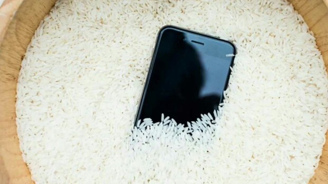 Arızalı Telefonun Pirince Yatırılması hakkında ne düşünüyorsunuz denediniz mi?
