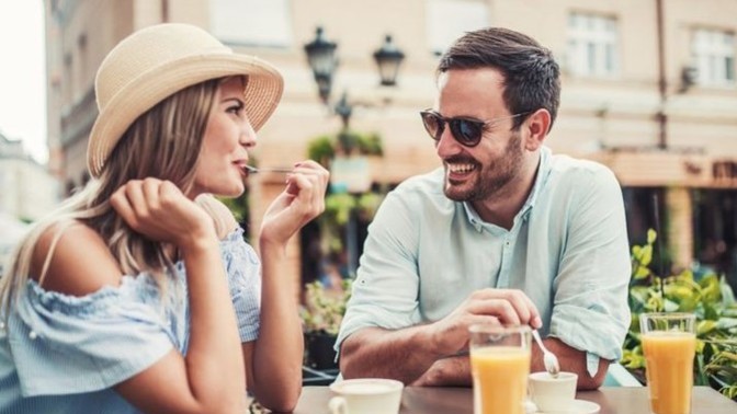 Sevgilini karşı cins ile kafede baş başa görsen ilk tepkin ne olur?
