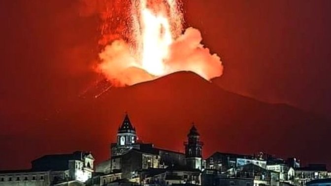 Etna Yanardağı'nda büyük bir patlama meydana geldi. Aktif yanardağları biliyor musunuz?