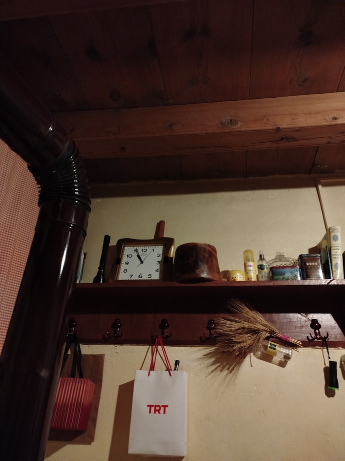 Herkesin bi dağ evi olsun, dağ evinde saati olsun. Zamanı izlemeyi sever misiniz be ruhiler?