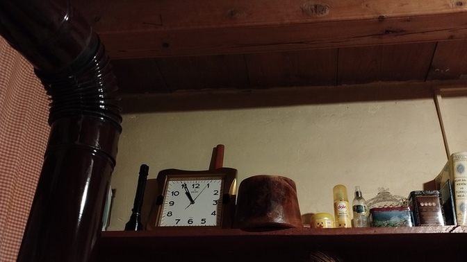 Herkesin bi dağ evi olsun, dağ evinde saati olsun. Zamanı izlemeyi sever misiniz be ruhiler?