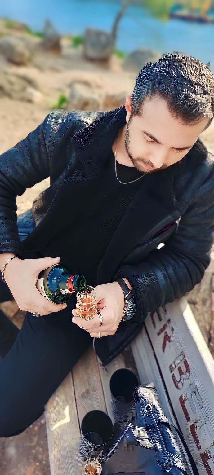 Kimse sorsan melek, kime sorsan çok narin , kimse sorsan başına her şey hep iyi niyetten bir kere de aynaya mi baksaniz acaba?