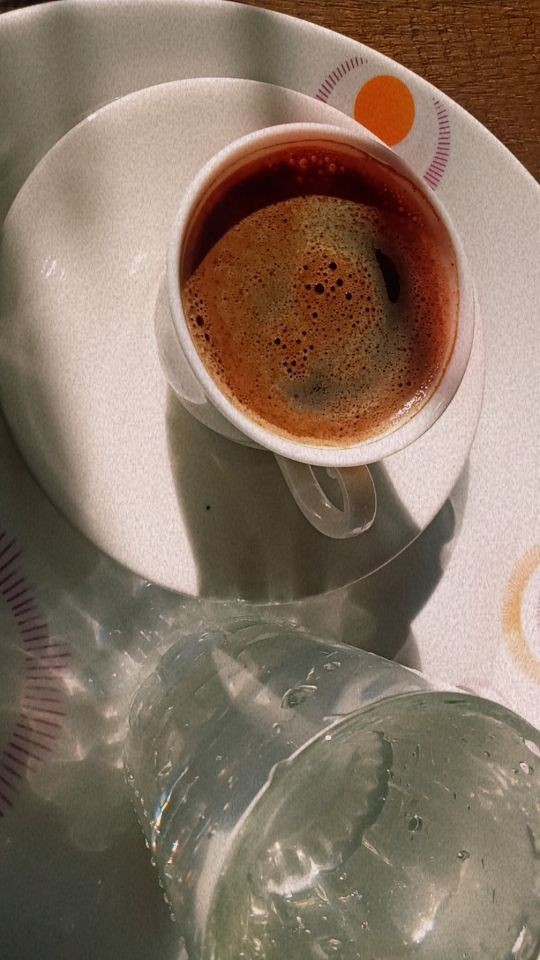 Yemek de yaparim salçayla göbek de atarım kalçayla. Kahvem nasıl olmuş ☕?
