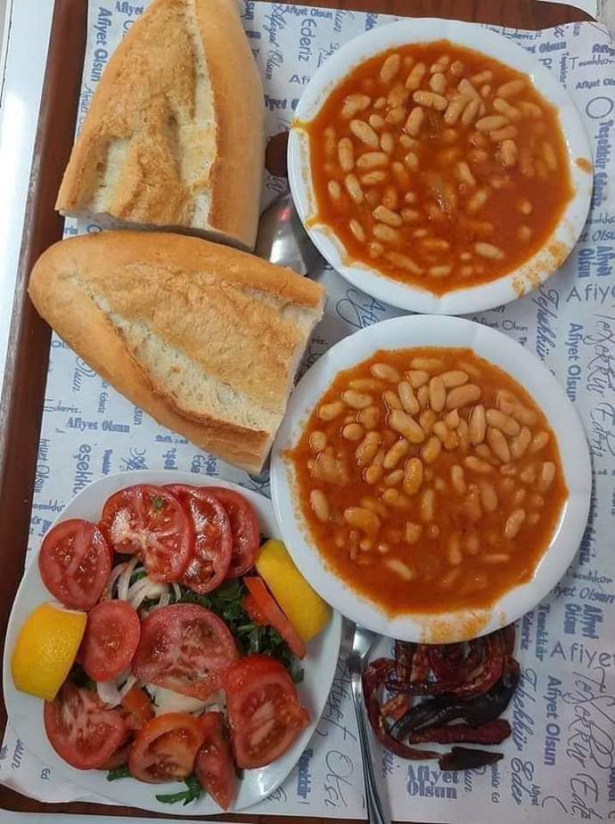 Flörtü köye çıkarıp kuru fasülye yaptırdım sizce de çok romantik değil miyim?