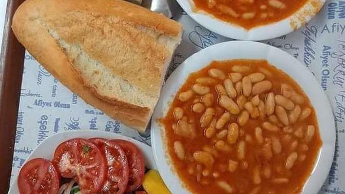 Flörtü köye çıkarıp kuru fasülye yaptırdım sizce de çok romantik değil miyim?