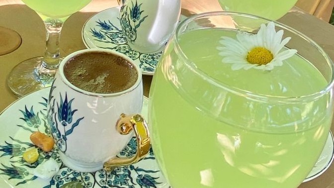 Yazın hararetinizi alan soğuk içecekler mi , sıcak içecekler mi?
