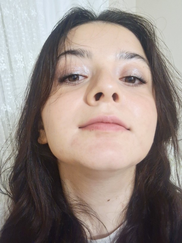 Sizce bu göz makyajına hangi renk ruj yakışır?
