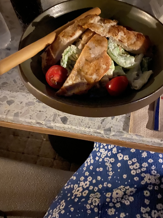 Dışarı da salata yer misiniz?