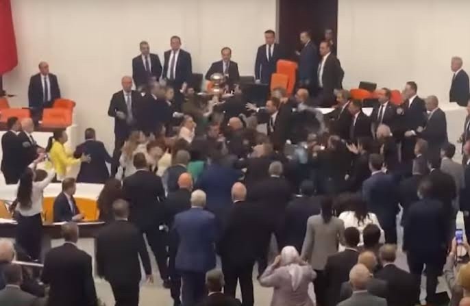 Mecliste çıkan kavgalarla ilgili ne düşünüyorsunuz?