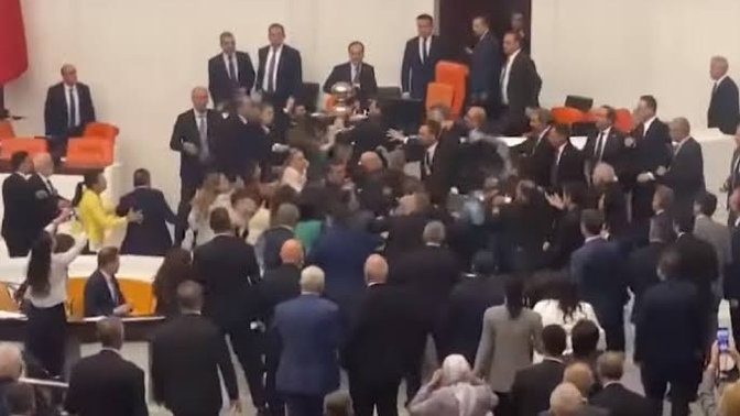 Mecliste çıkan kavgalarla ilgili ne düşünüyorsunuz?