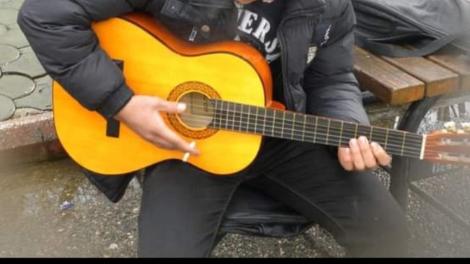 Gitar çalmak kolay mıdır zor mudur?