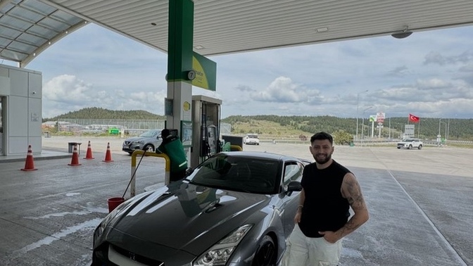 Ünü şarkıcının arabası?
