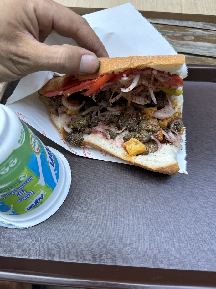 Kıza bizim meşhur yunus abinin mük poteytolu dana ciğerinden ısmarladım. Terketti beni. Ne yapsam döner sizce?