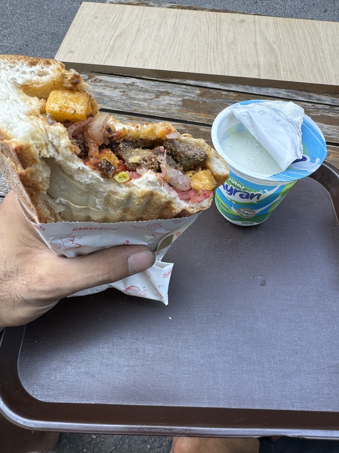 Kıza bizim meşhur yunus abinin mük poteytolu dana ciğerinden ısmarladım. Terketti beni. Ne yapsam döner sizce?