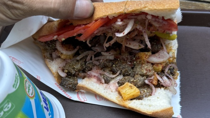 Kıza bizim meşhur yunus abinin mük poteytolu dana ciğerinden ısmarladım. Terketti beni. Ne yapsam döner sizce?