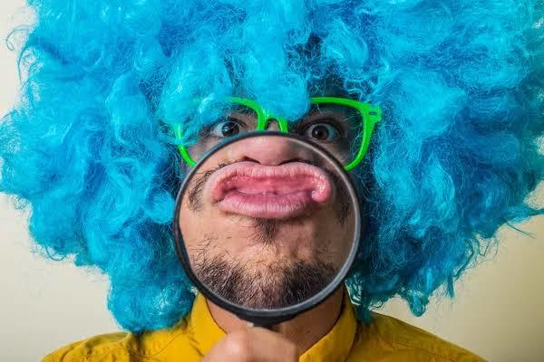 Aşk, uzun bir yolculuğa çıkmaksa arada Google Maps sapıtmış gibi hissedip kaybolduğun oluyor mu?