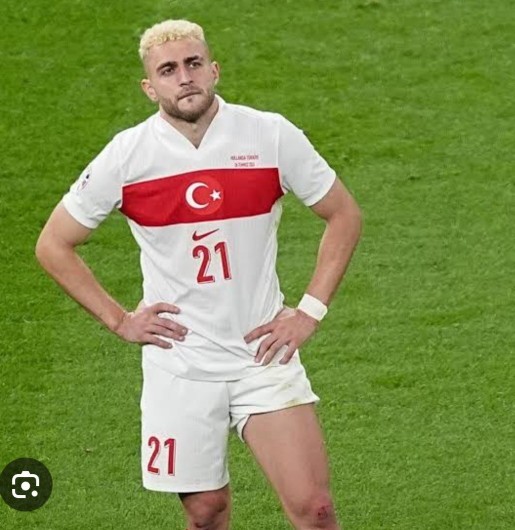 Barışın neden bir şortu surekli kalkık?