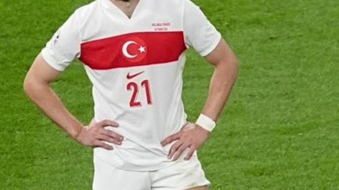 Barışın neden bir şortu surekli kalkık?