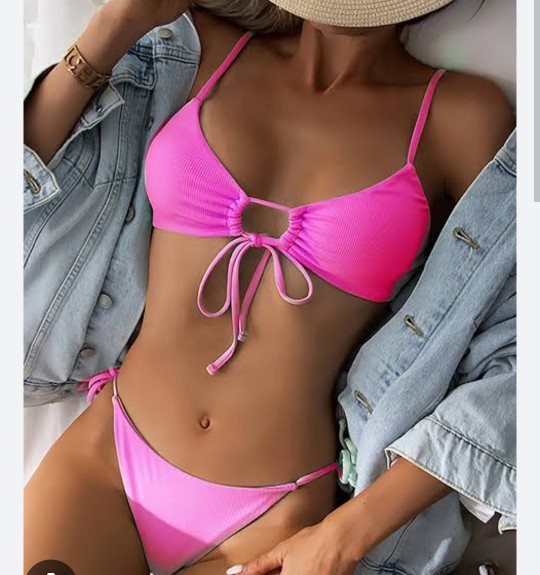 Sizce hangi pembe bikiniyi tercih etmeliyim?
