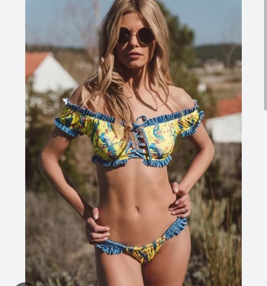 Gold bikiniler mi daha güzel renkli bikiniler mi?