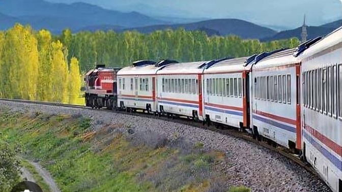 Tren yolculugunu sever misiniz? Şu an trendeyim cok keyif aldigim bir yolculuk?