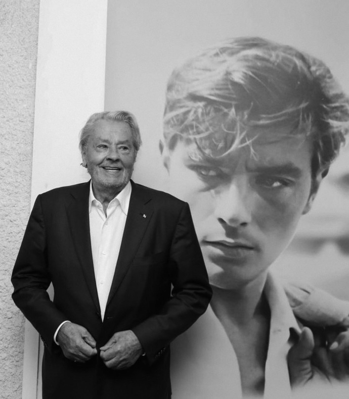 An itibariyle bugün kaybettiğimiz yakışıklımiz Alain Delon #88 💔 R. I. P