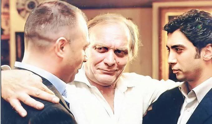 Sizi görünce aklıma gelen bir Kurtlar Vadisi repliği atıyım mı?