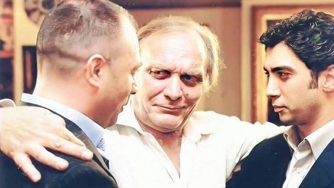 Sizi görünce aklıma gelen bir Kurtlar Vadisi repliği atıyım mı?
