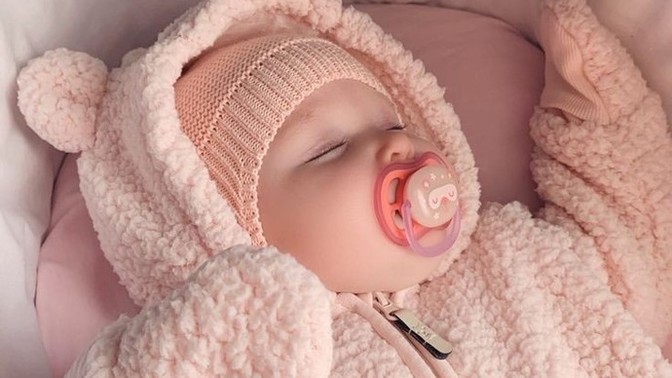 Bebek sevmeye gittiğinizde bebek uyusa ne yapardınız?