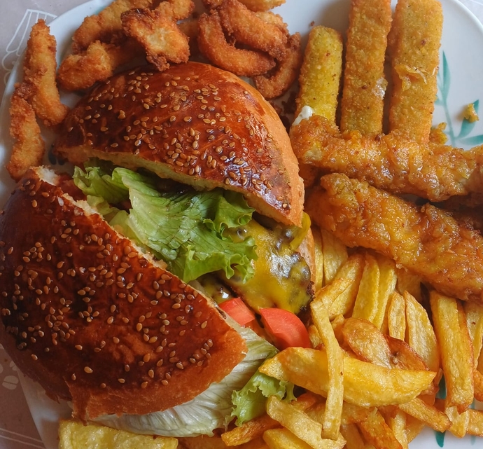 Ev yapımı burger mi dışarıdan mı?