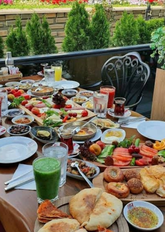 Gelin bu sabah siteden kiminle bu kahvaltıyı yapacaksınız sizi etiketleyeyim 🥳?