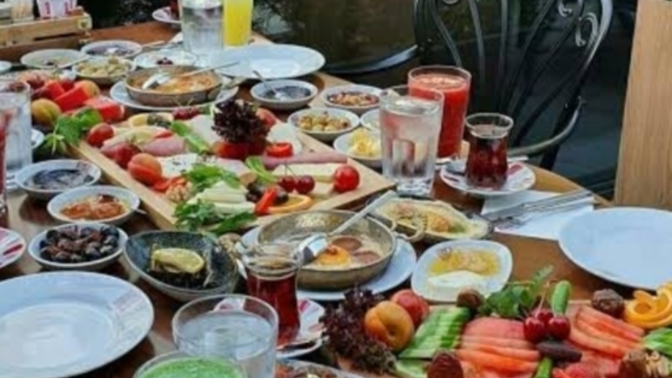 Gelin bu sabah siteden kiminle bu kahvaltıyı yapacaksınız sizi etiketleyeyim 🥳?