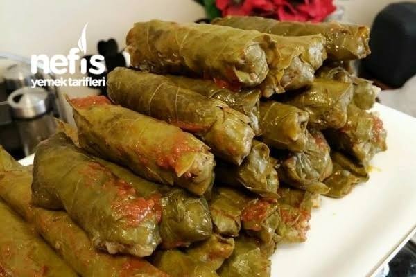 Yaprak sarması dediğin etli mi olur zeytinyağlı mı?