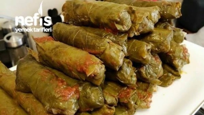 Yaprak sarması dediğin etli mi olur zeytinyağlı mı?