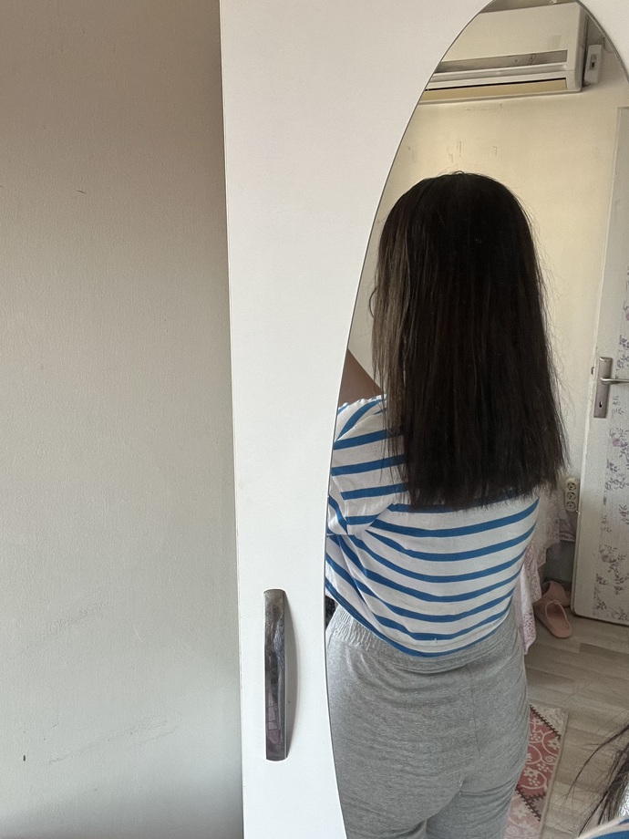Kırıkları al dedim bu kadar kesti 10 cm kadar gitti çokmu kısalmış arkadaşlar çokmu kötü duruyor of ağlicam 2. Foto yeni olan?