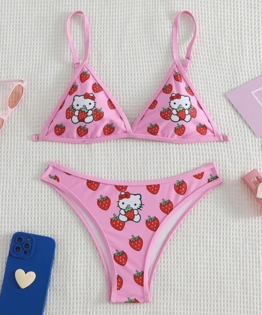 Hello Kitty li kıyafetler çocuksu mu?
