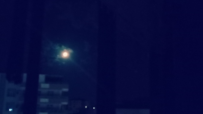 Güneş mi yoksa ay mı?