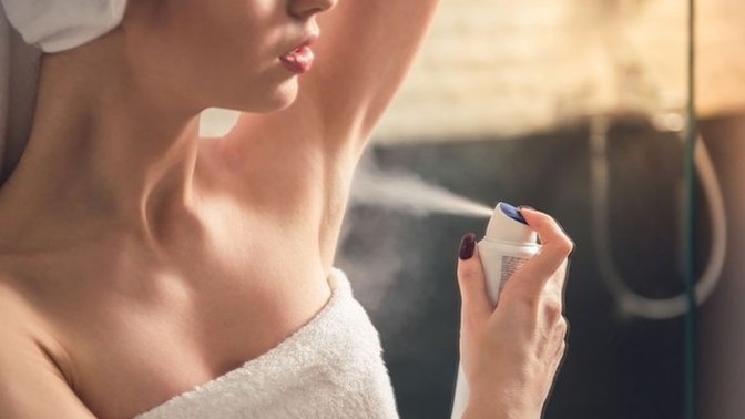 Deodorant sıkınca neden soğuk bir his oluşuyor?