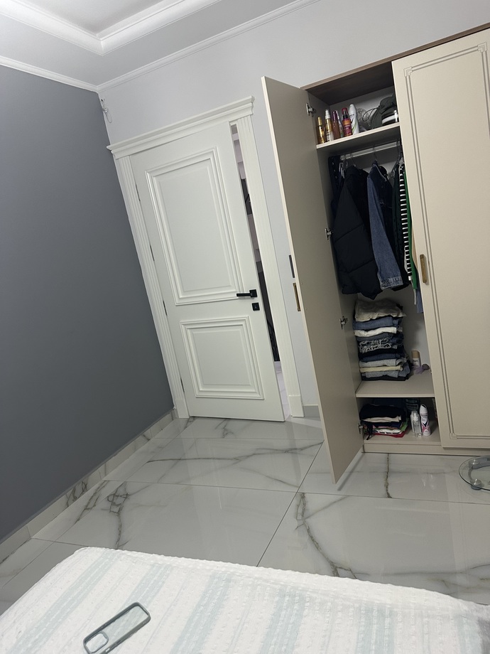Duvarın rengine bu dolap gitmemiş değil mi?