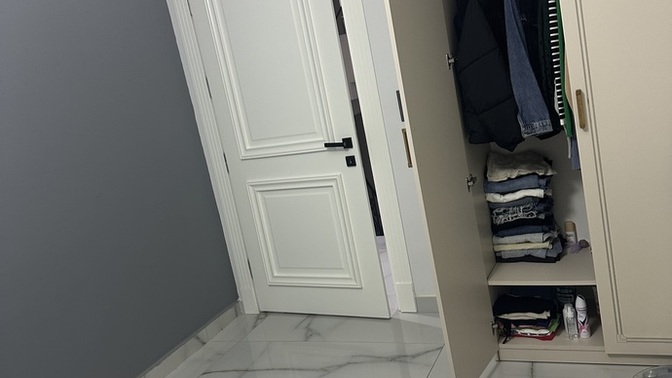 Duvarın rengine bu dolap gitmemiş değil mi?
