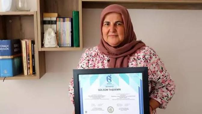 Gülsüm Taşdemir'in “Kızlar okumaz!” anlayışını aşması ve ikinci üniversitesini de kazanması, kadınlara nasıl bir ilham kaynağıdır?