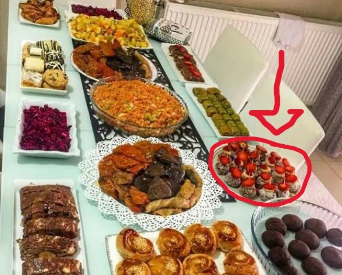 Bu sofraya otursanız ilk hangisinden yemeye başlarsınız?